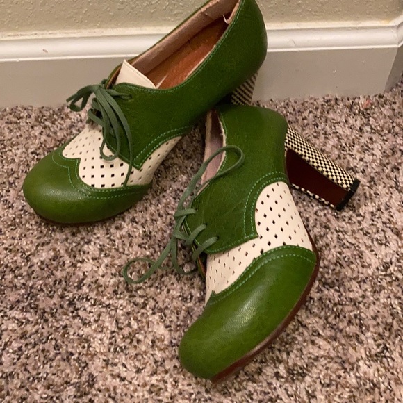 Chie Mahara vintage heels. - Picture 2 of 3